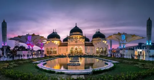 masjid-baiturrahman-banda-aceh.webp