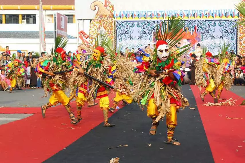 Mengenal Kebudayaan Lampung : Rumah Adat, Pakaian Adat, Kesenian Tradisional